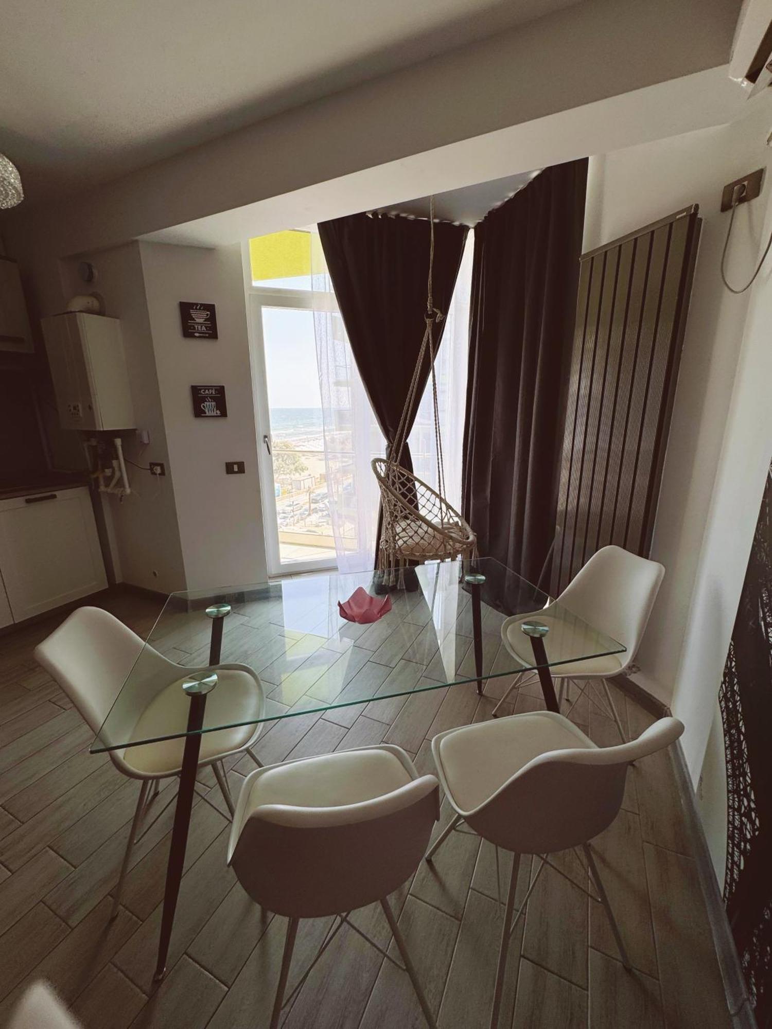 Desiree Beach Apartment Năvodari Extérieur photo